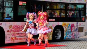 横浜市交通局「ラッピンバス」の人気投票に痛車がいる！